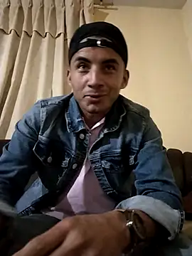 Snapshot of gabosexi007 chatting on March 15, 6:20 am gabosexi007 online show from March 15, 6:20 am