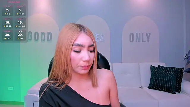 AlessiaMilanoX online show from April 23, 4:30 am