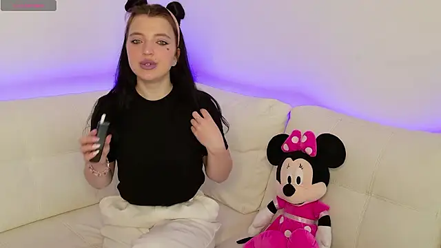 Minnie mouse 18 online show from March 19, 8:25 am