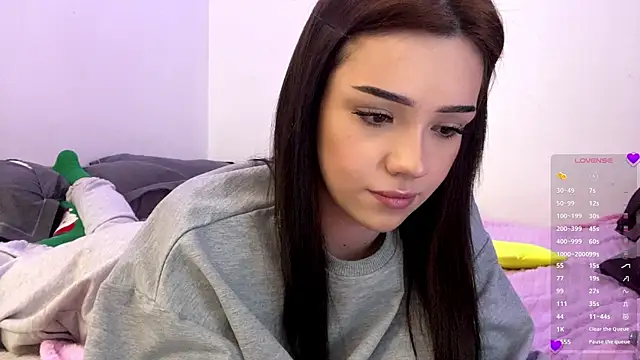 BeckyAurielle online show from April 10, 2:35 pm