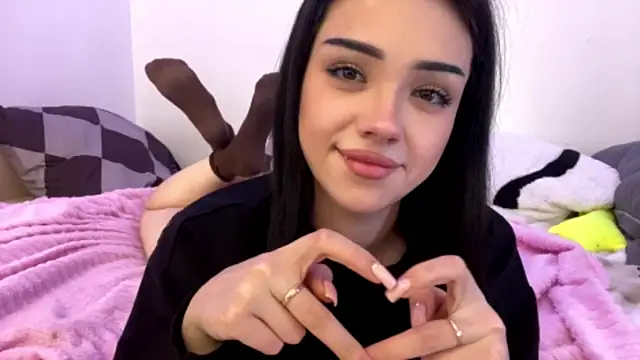 BeckyAurielle online show from April 8, 1:23 pm