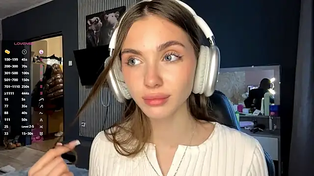 Veluxe online show from March 28, 3:13 pm