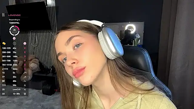 Veluxe online show from April 5, 3:08 pm