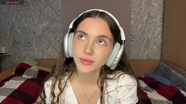 Veluxe online show from April 3, 3:51 pm