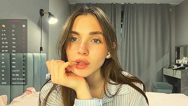 Veluxe online show from May 17, 3:01 pm