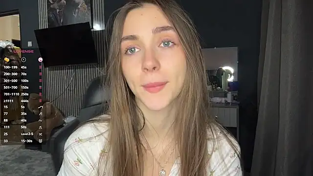 Veluxe online show from April 19, 5:03 pm