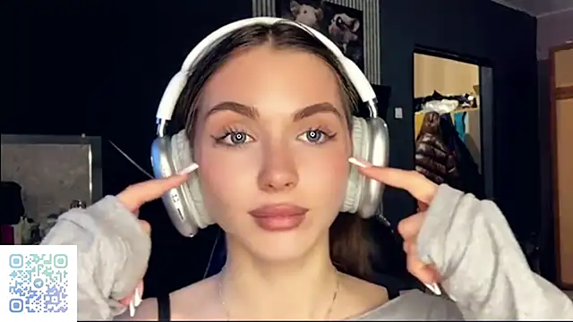 Veluxe online show from March 19, 3:34 pm