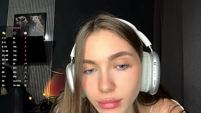 Veluxe online show from April 9, 3:07 pm