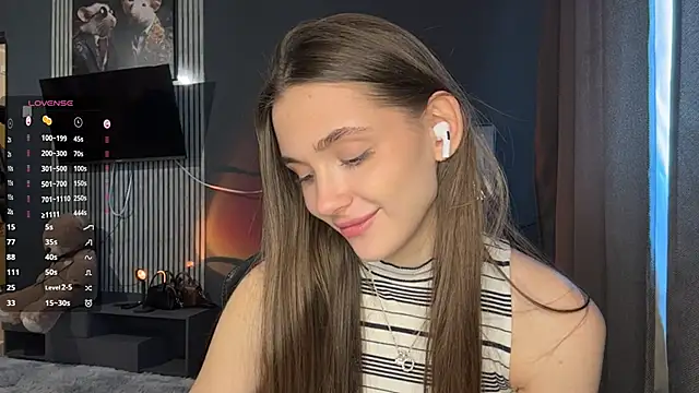 Veluxe online show from April 21, 3:07 pm