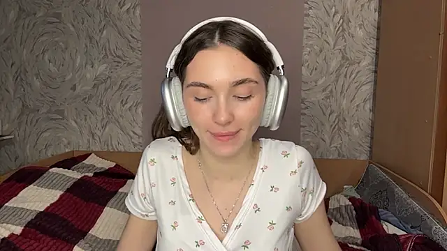 Veluxe online show from April 2, 3:08 pm