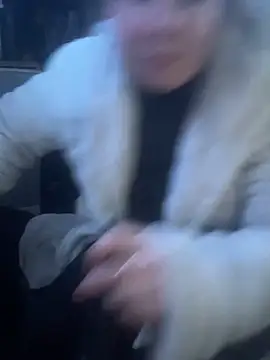 curvyneon online show from April 13, 8:02 pm