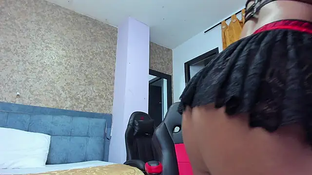 IsaSkinny online show from April 17, 7:49 pm