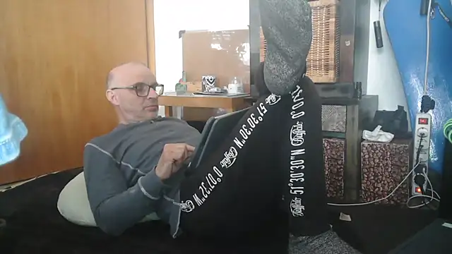 Snapshot of Thomate24 chatting on March 25, 1:32 pm Thomate24 online show from March 25, 1:32 pm