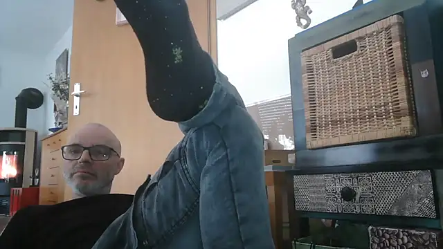 Snapshot of Thomate24 chatting on April 4, 10:00 am Thomate24 online show from April 4, 10:00 am