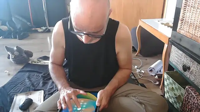 Snapshot of Thomate24 chatting on June 9, 1:23 pm Thomate24 online show from June 9, 1:23 pm