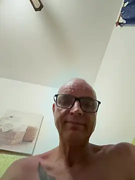 Snapshot of Thomate24 chatting on July 11, 8:31 pm Thomate24 online show from July 11, 8:31 pm