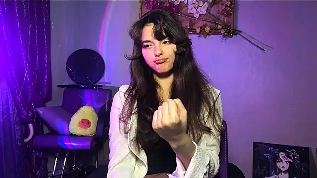 CareyDevan online show from April 7, 1:46 pm