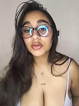 Mia skyy18 online show from April 7, 9:38 pm