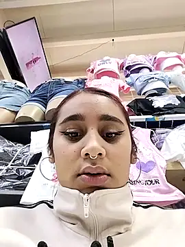 Mia skyy18 online show from August 5, 3:06 pm