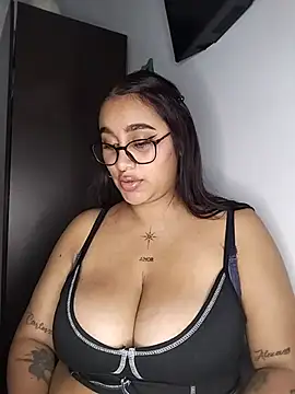 Mia skyy18 online show from August 6, 3:12 am