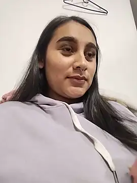 Mia skyy18 online show from May 15, 2:31 am