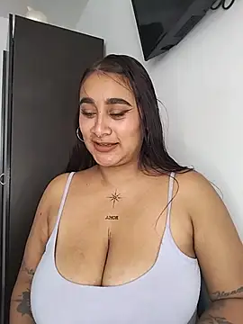 Mia skyy18 online show from August 6, 8:26 pm