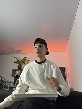SebastianReed  online show from May 12, 10:38 pm