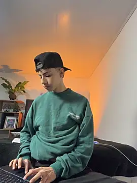SebastianReed  online show from April 18, 1:19 am
