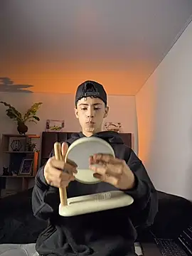 SebastianReed  online show from April 3, 2:07 am