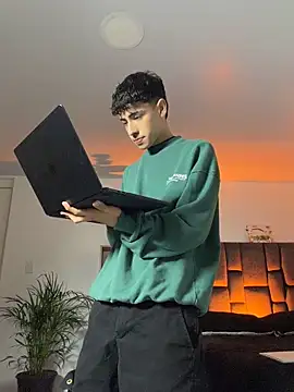 SebastianReed  online show from April 23, 4:52 am