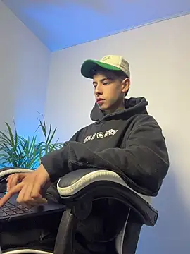 SebastianReed  online show from June 20, 3:55 am