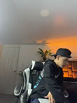 SebastianReed  online show from April 22, 3:57 am