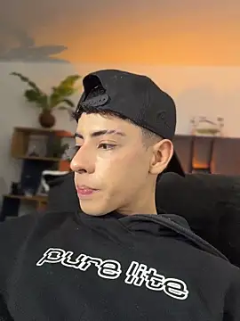 SebastianReed  online show from April 5, 3:57 am