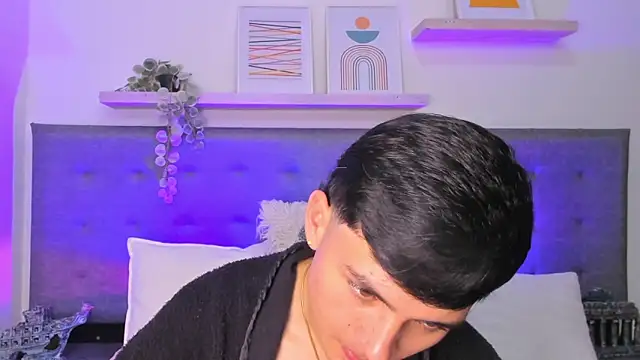 Andrew restrepoo online show from May 27, 3:52 pm