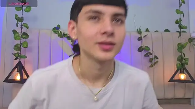 Andrew restrepoo online show from May 14, 9:56 pm