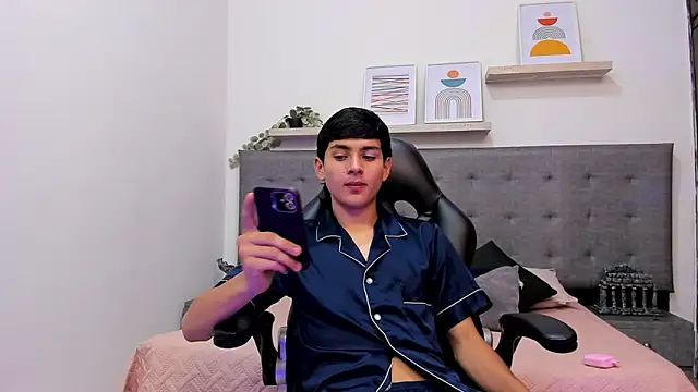 Andrew restrepoo online show from March 17, 3:59 pm