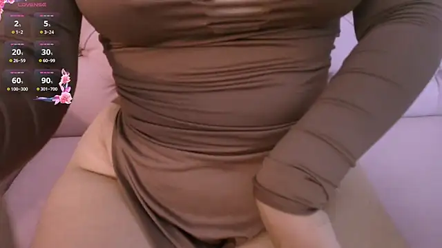 Aminaa Kaarim online show from April 15, 6:56 pm