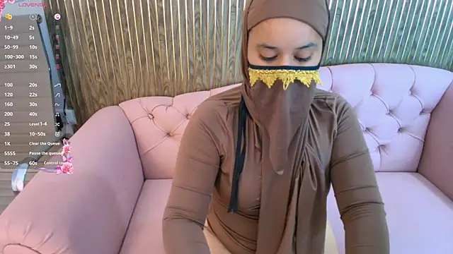 Snapshot of Aminaa_Kaarim chatting on April 30, 7:21 pm Aminaa Kaarim online show from April 30, 7:21 pm