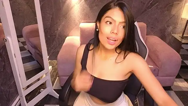 Snapshot of _Charlottee_b chatting on May 29, 8:04 pm Charlottee b online show from May 29, 8:04 pm