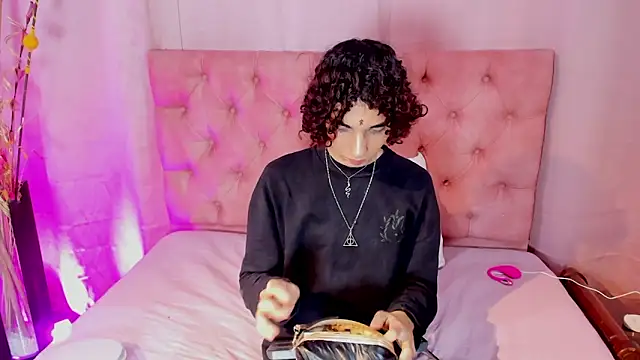 kore 7w7 online show from March 18, 7:37 pm