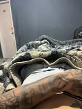 SnowyChimney48 online show from April 2, 2:08 am