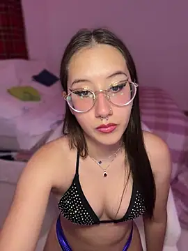 Snapshot of evelynnMiss chatting on July 1, 1:22 pm evelynnMiss online show from July 1, 1:22 pm