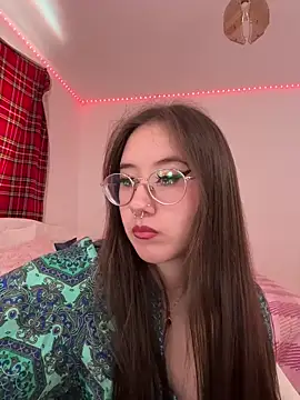 Snapshot of evelynnMiss chatting on June 15, 1:55 pm evelynnMiss online show from June 15, 1:55 pm