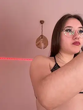 Snapshot of evelynnMiss chatting on June 18, 12:32 pm evelynnMiss online show from June 18, 12:32 pm