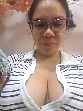 Snapshot of Aila_Phone chatting on May 20, 6:05 pm Aila Phone online show from May 20, 6:05 pm