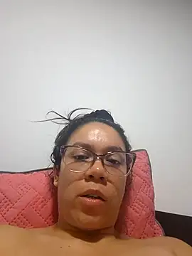 Snapshot of Aila_Phone chatting on May 13, 1:34 am Aila Phone online show from May 13, 1:34 am