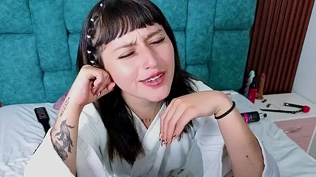 AnnieHiper online show from April 16, 9:39 pm