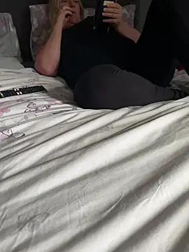 juicylucymeow online show from June 12, 7:33 pm