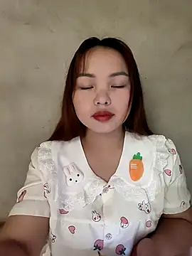 Mina xYx online show from May 11, 2:45 pm