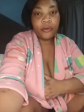 BeverlyQueen15 online show from June 18, 5:39 am